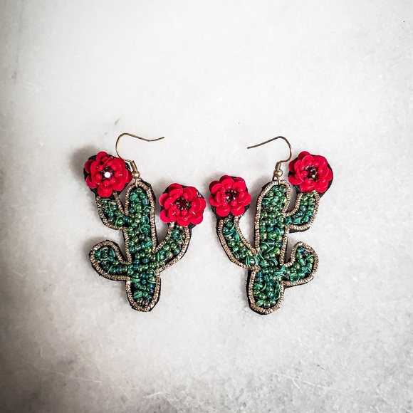 Cactus beaded earrings with flower - Picture 2 of 2